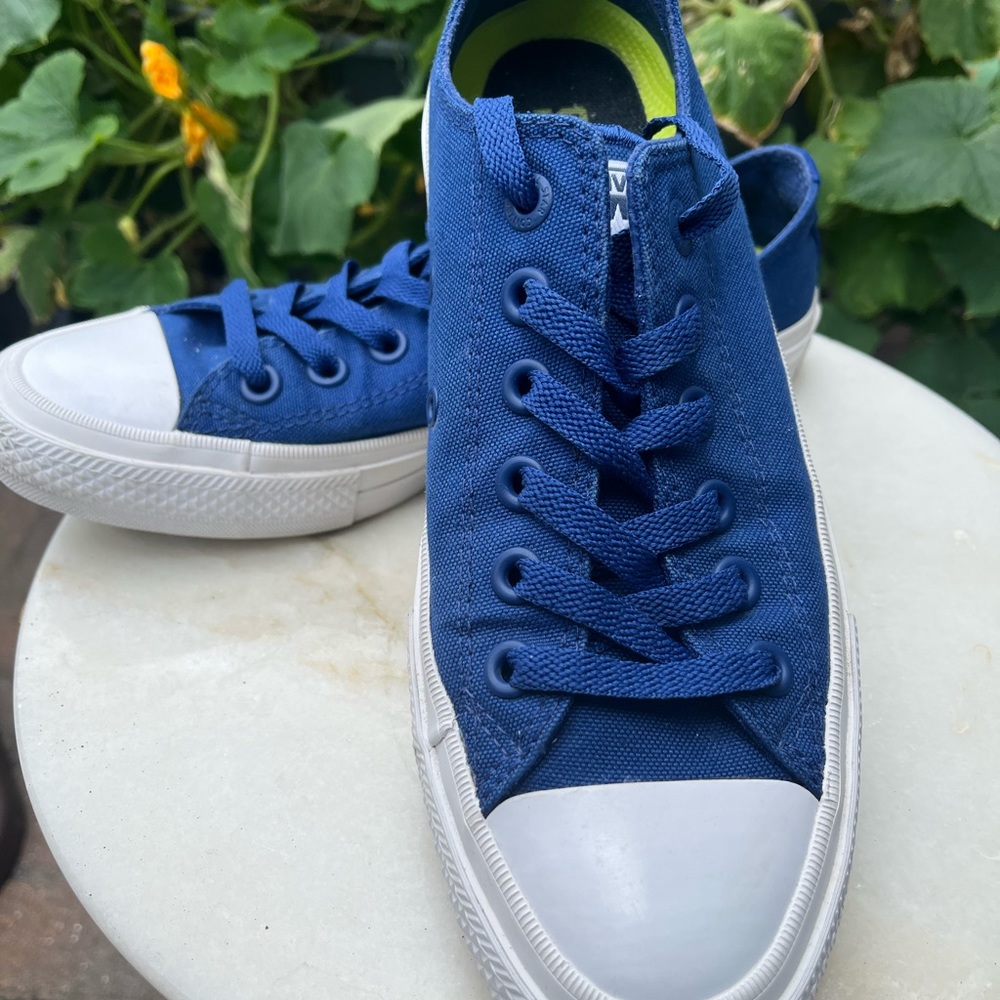 Women’s Converse Sneakers Blue size 8